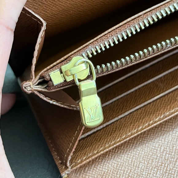 ‼️sold‼️Louis Vuitton Sarah Wallet - Picture 9 of 16